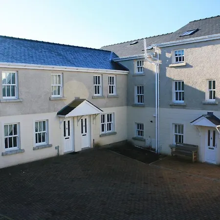 1a Laurel Court *